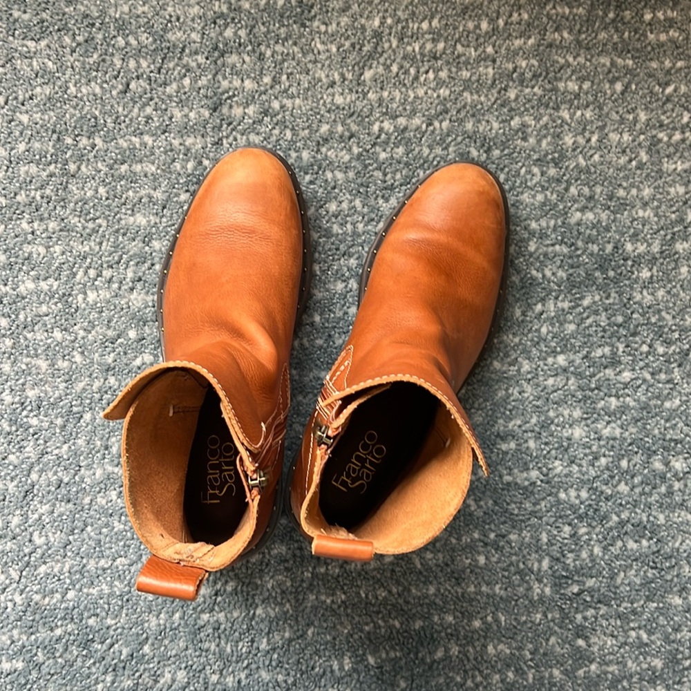 New no tags, never worn, soft leather, zip up, Franco sarto.